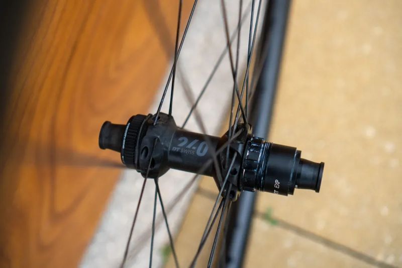 Ffwd ryot 33 dt swiss 240