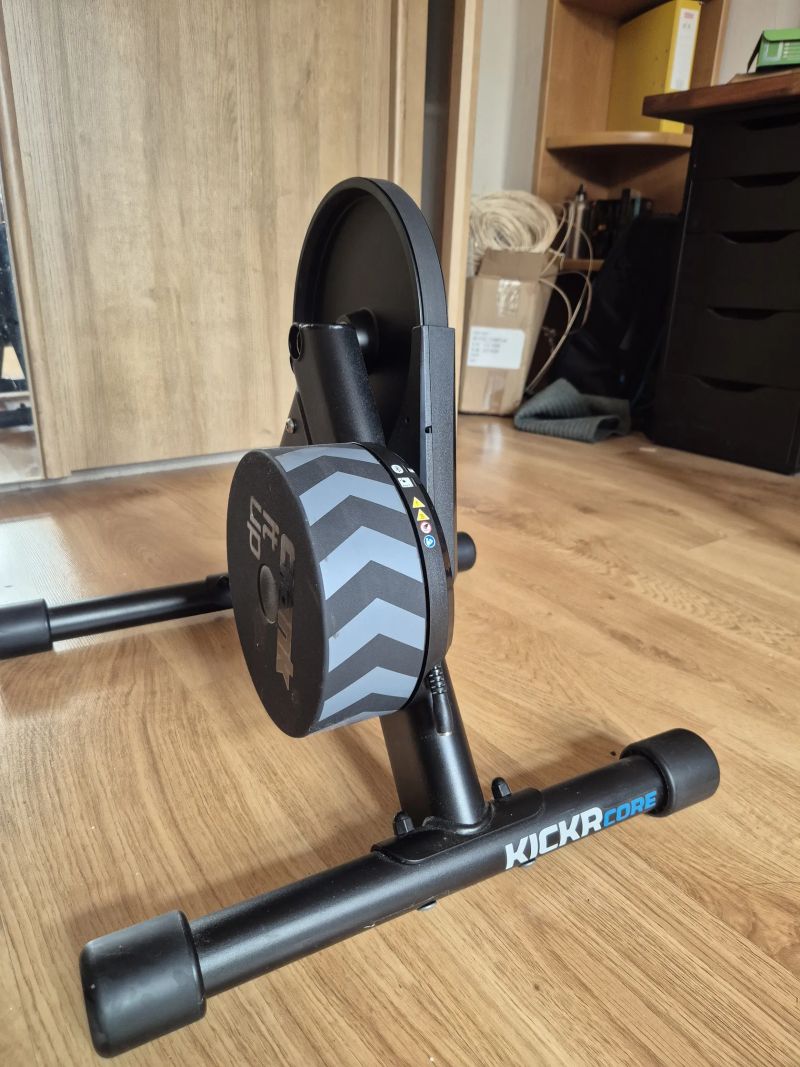 Trenažer Wahoo KICKR CORE Zwift One