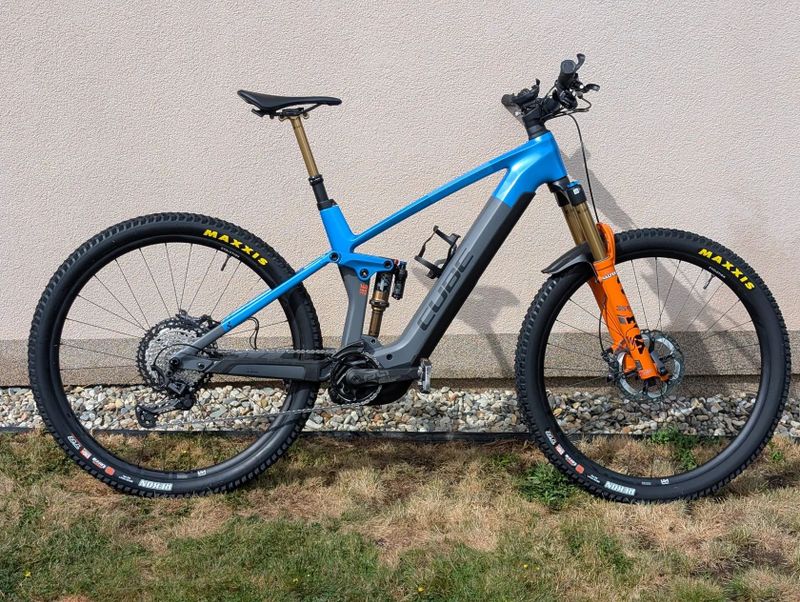 Cube Stereo Hybrid 140 HPC Actionteam 750 (jen 200 km, karbon, 29", r.24)