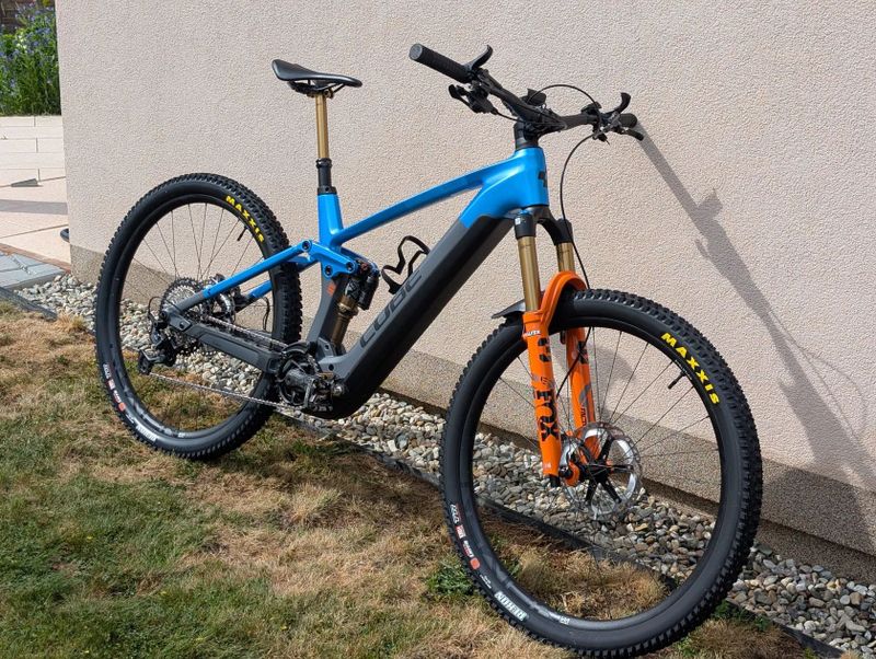 Cube Stereo Hybrid 140 HPC Actionteam 750 (jen 200 km, karbon, 29", r.24)