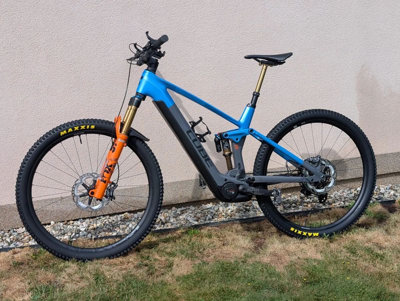 Cube Stereo Hybrid 140 HPC Actionteam 750 (jen 200 km, karbon, 29", r.24)