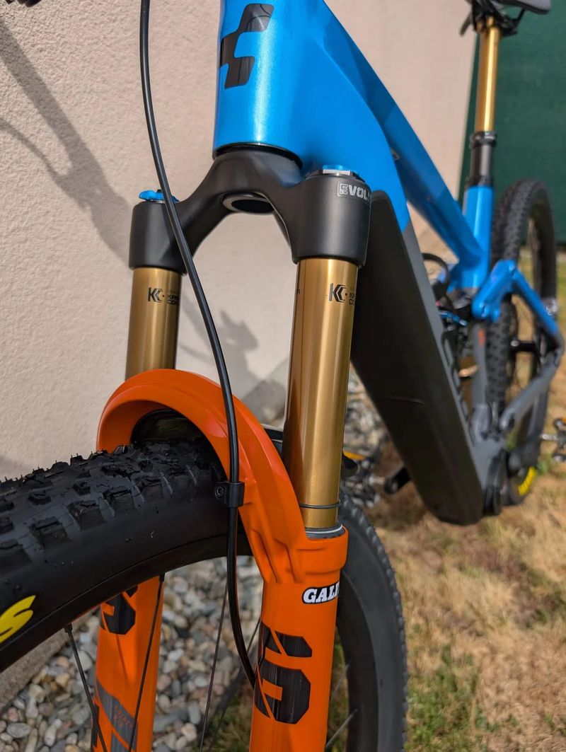 Cube Stereo Hybrid 140 HPC Actionteam 750 (jen 200 km, karbon, 29", r.24)