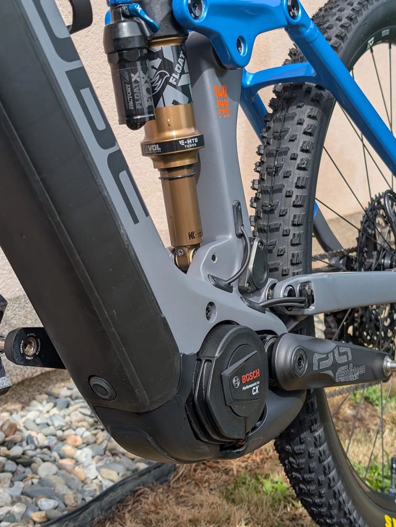 Cube Stereo Hybrid 140 HPC Actionteam 750 (jen 200 km, karbon, 29", r.24)