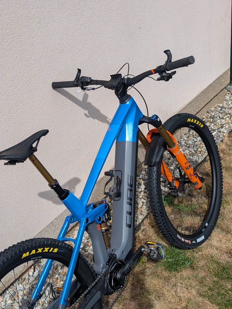 Cube Stereo Hybrid 140 HPC Actionteam 750 (jen 200 km, karbon, 29", r.24)