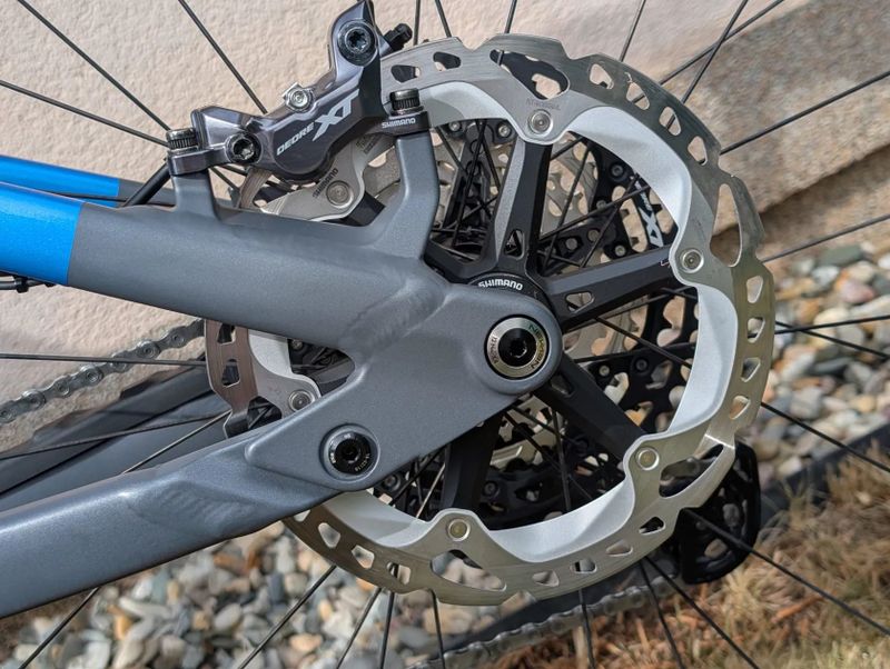 Cube Stereo Hybrid 140 HPC Actionteam 750 (jen 200 km, karbon, 29", r.24)