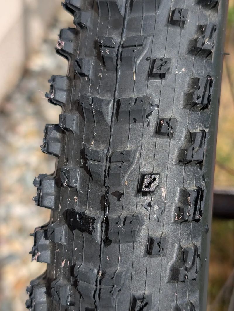 Cube Stereo Hybrid 140 HPC Actionteam 750 (jen 200 km, karbon, 29", r.24)