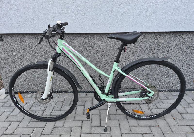 Trekové kolo, dámské, velikost M - GT Transeo 3.0. 