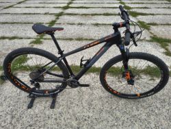 KARBONOVÉ HORSKÉ KOLO CUBE, SHIMANO XT.,.FOX