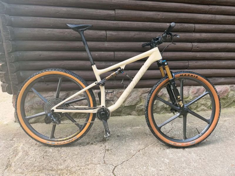 Specialized S-WORKS EPIC EVO + Quark Wattmeter 