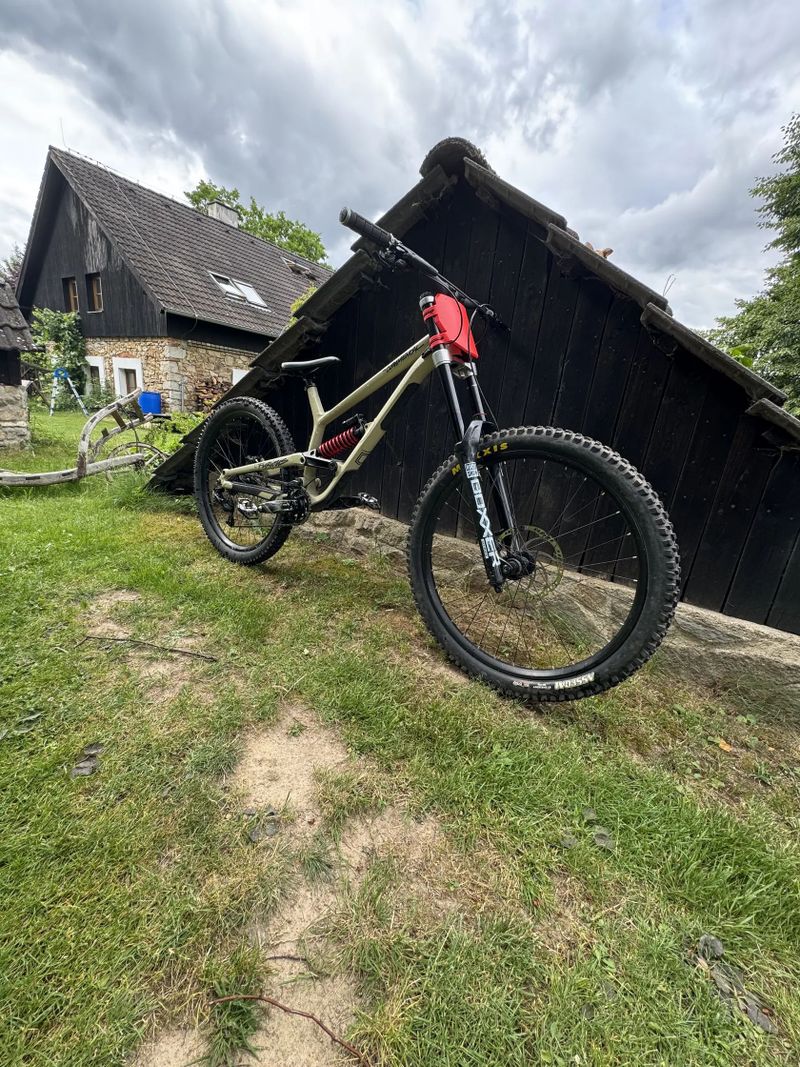 Commencal Furious