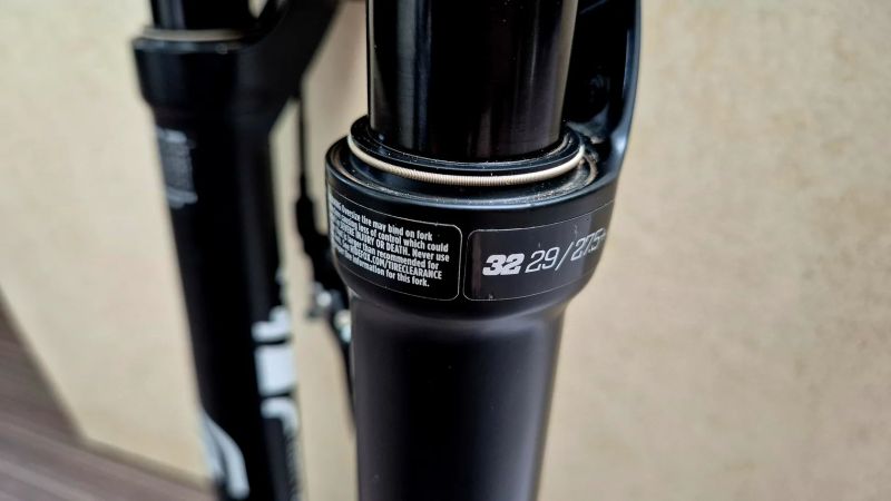 FOX 32 Rhythm 29" Boost 100 mm – FIT GRIP – včetně lockoutu