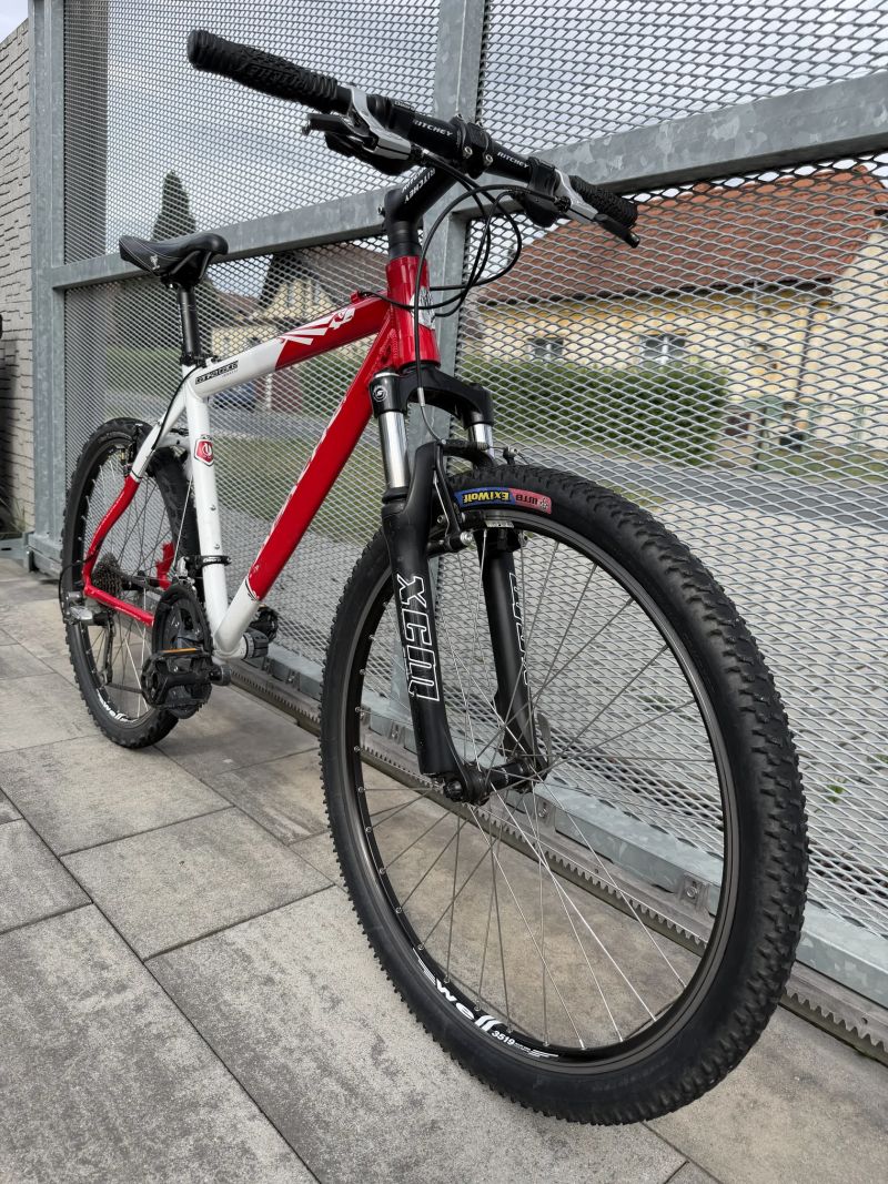 Apache Tanka Tate Diamond 26" ( PC:16.990kč ) Shimano Deore