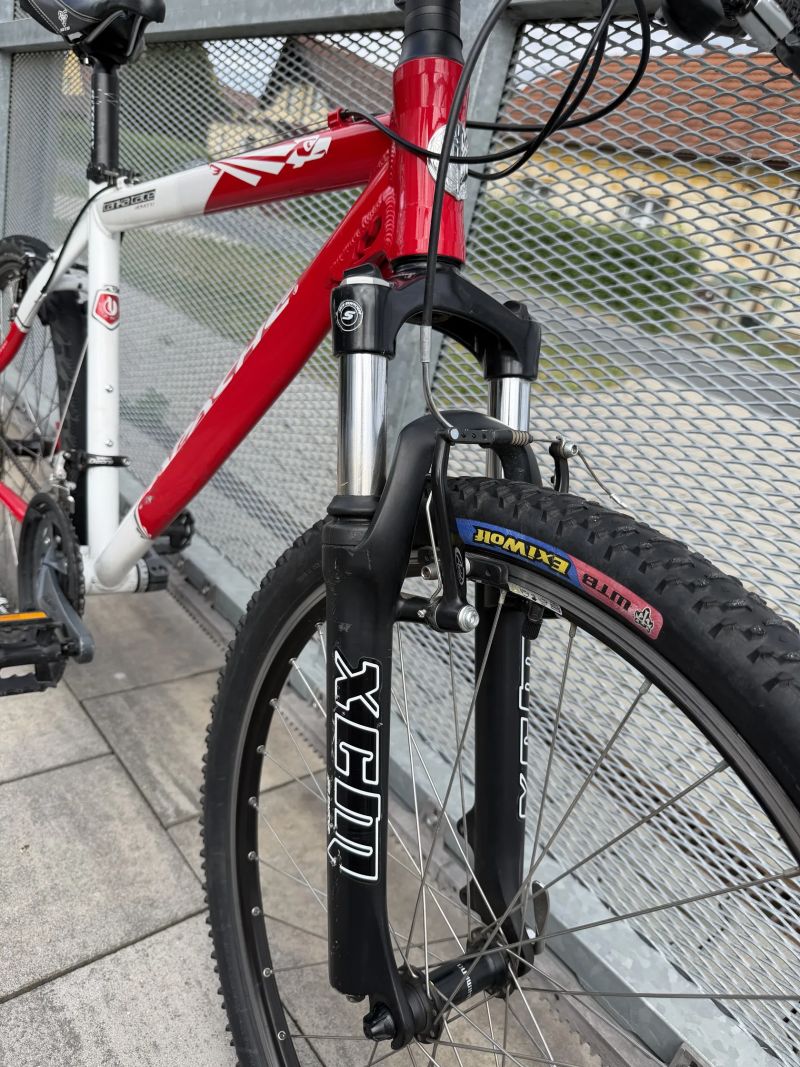 Apache Tanka Tate Diamond 26" ( PC:16.990kč ) Shimano Deore