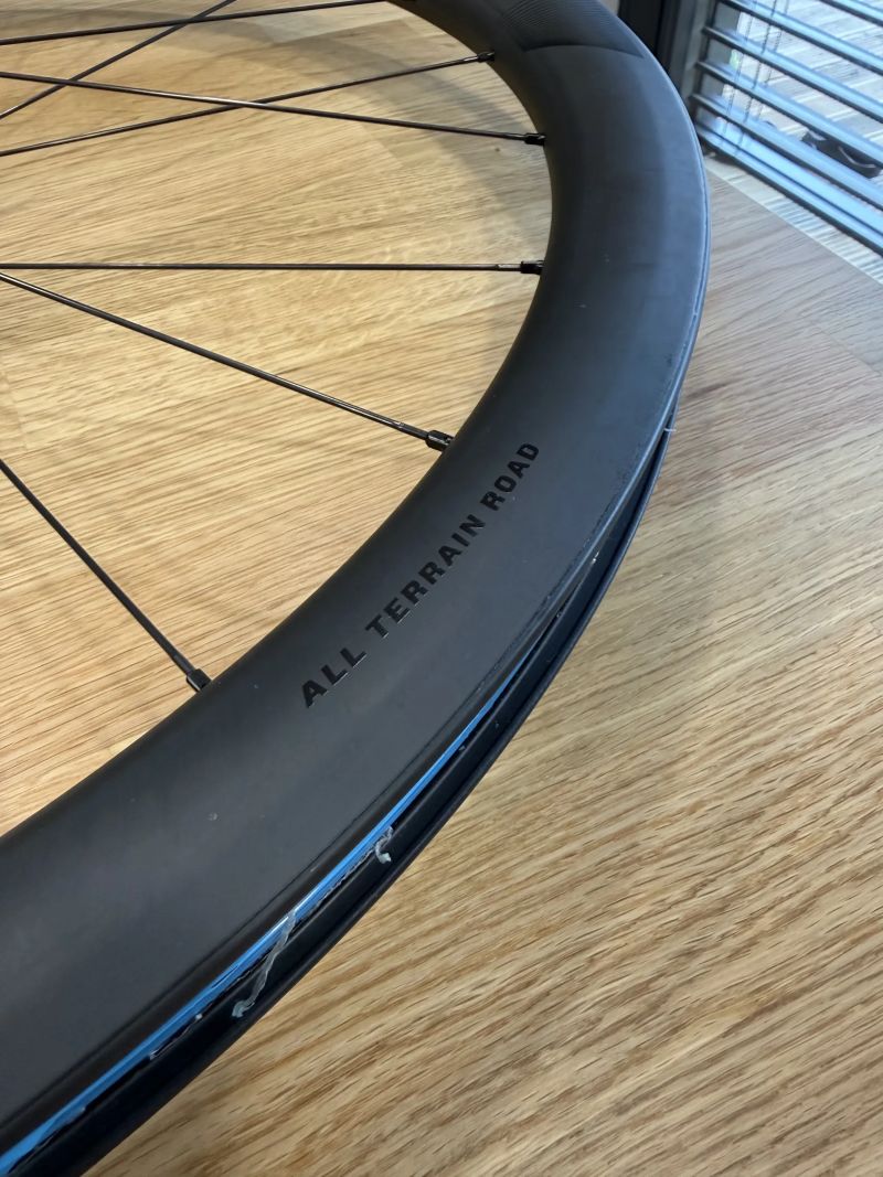 Reynolds ATR Disc 700C XDR ořech + kazeta sram xplr 12s