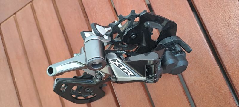Přehazovačka SHIMANO XTR RD-M9100 SGS a řazení SL-M8100 I-SPEC EV 