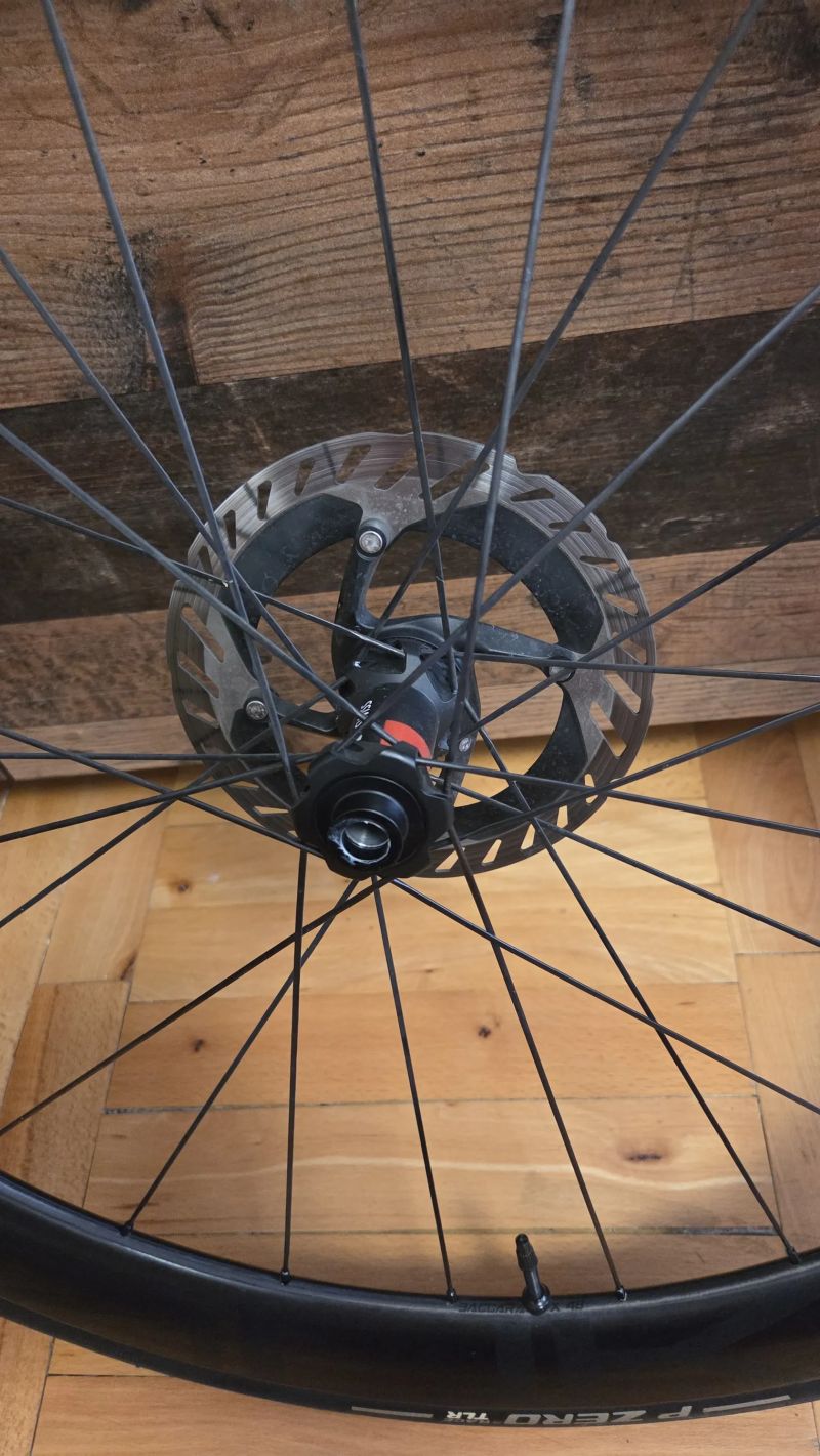 DUKE BACCARA X 48mm, DT Swiss 240, ořech Shimano, kaz. DuraAce 11-34 12. sp.