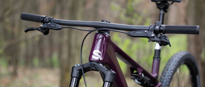 Nová carbon řídítka ONE Carbon Integrated Cockpit ICR + gripy 