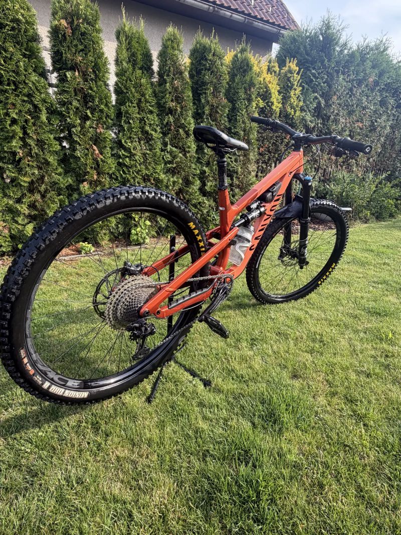 Canyon Spectral vel. M na Xt