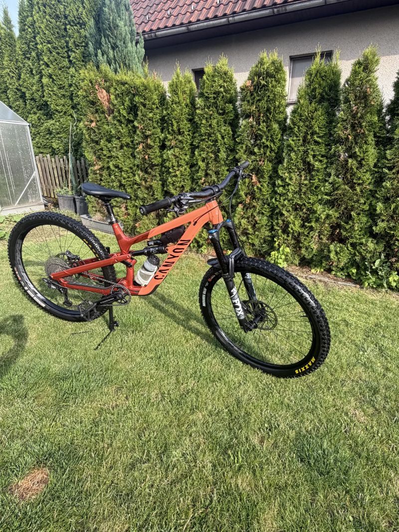 Canyon Spectral vel. M na Xt