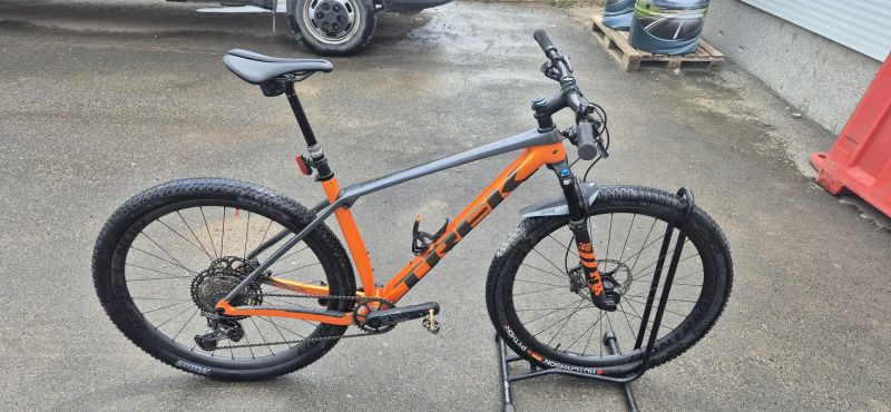 Trek PROCALIBER 9.8.- KARBONOVÁ KOLA 9.8kg