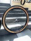 závodní 27,5" karbonová kola EIE | DT Swiss 350 | EIE A650BC25D25 | Sapim CX Ray | 1303 gramů