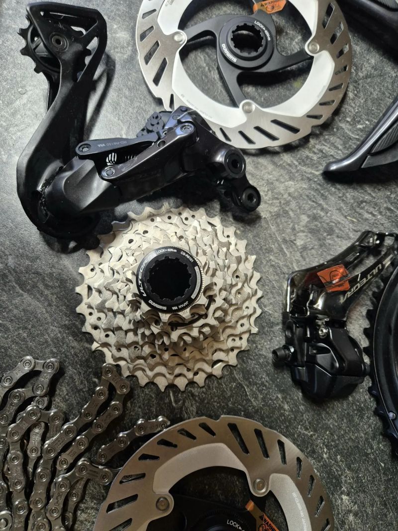 Kompletní sada Shimano Ultegra Di2 R8170