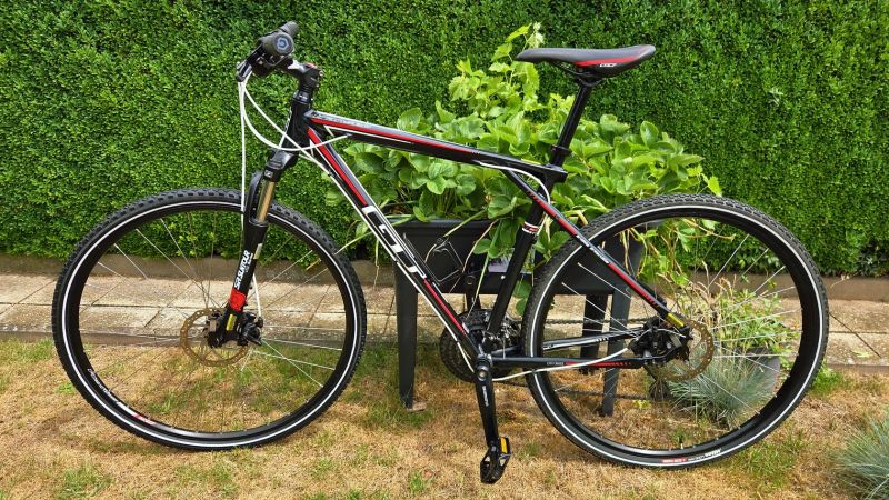 Trekové kolo GT Transeo 3.0 disc rám L 170-187cm minimálně použité.