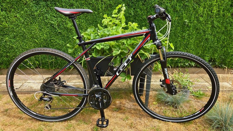 Trekové kolo GT Transeo 3.0 disc rám L 170-187cm minimálně použité.