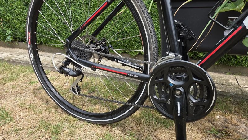 Trekové kolo GT Transeo 3.0 disc rám L 170-187cm minimálně použité.