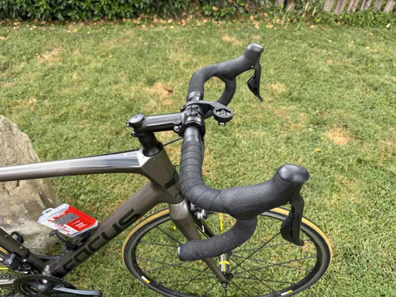 Focus Izalco Race, Ultegra Di2, Macic Ksyrium SL PRO