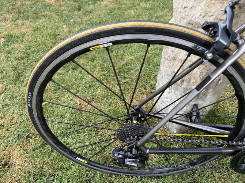 Focus Izalco Race, Ultegra Di2, Macic Ksyrium SL PRO