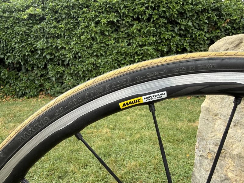 Focus Izalco Race, Ultegra Di2, Macic Ksyrium SL PRO