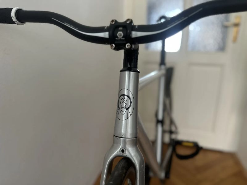 SantaFixie Raval 54cm