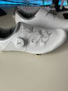 Bílé silniční tretry Shimano SH-RC302