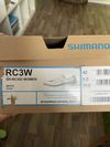 Bílé silniční tretry Shimano SH-RC302