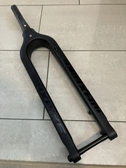 vidlice Maxbike pevná karbonová 29, 15x100
