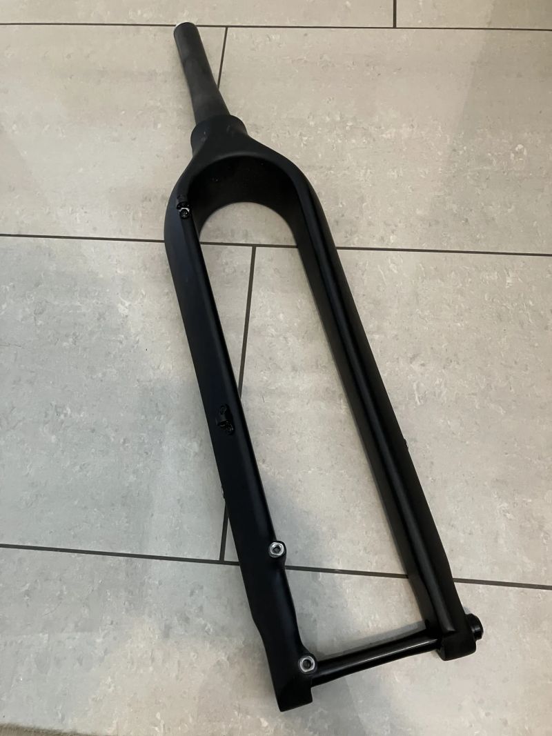 vidlice Maxbike pevná karbonová 29, 15x100