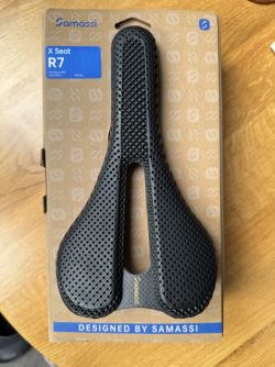 Samassi R7 3D karbonové sedlo 143 mm