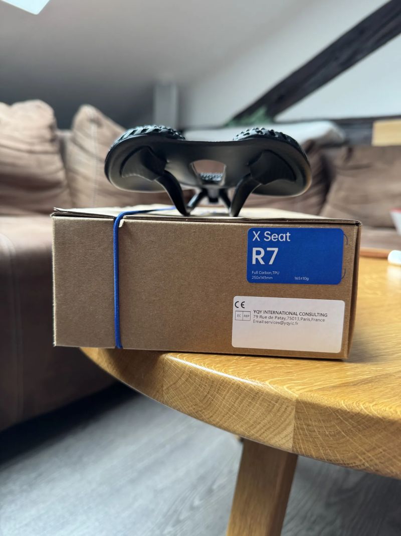 Samassi R7 3D karbonové sedlo 143 mm