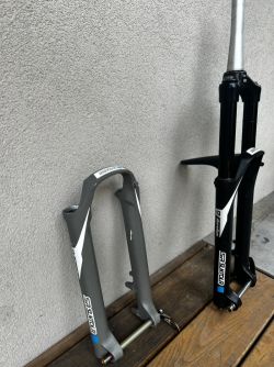 SR Suntour durolux 36 + spodní nohy
