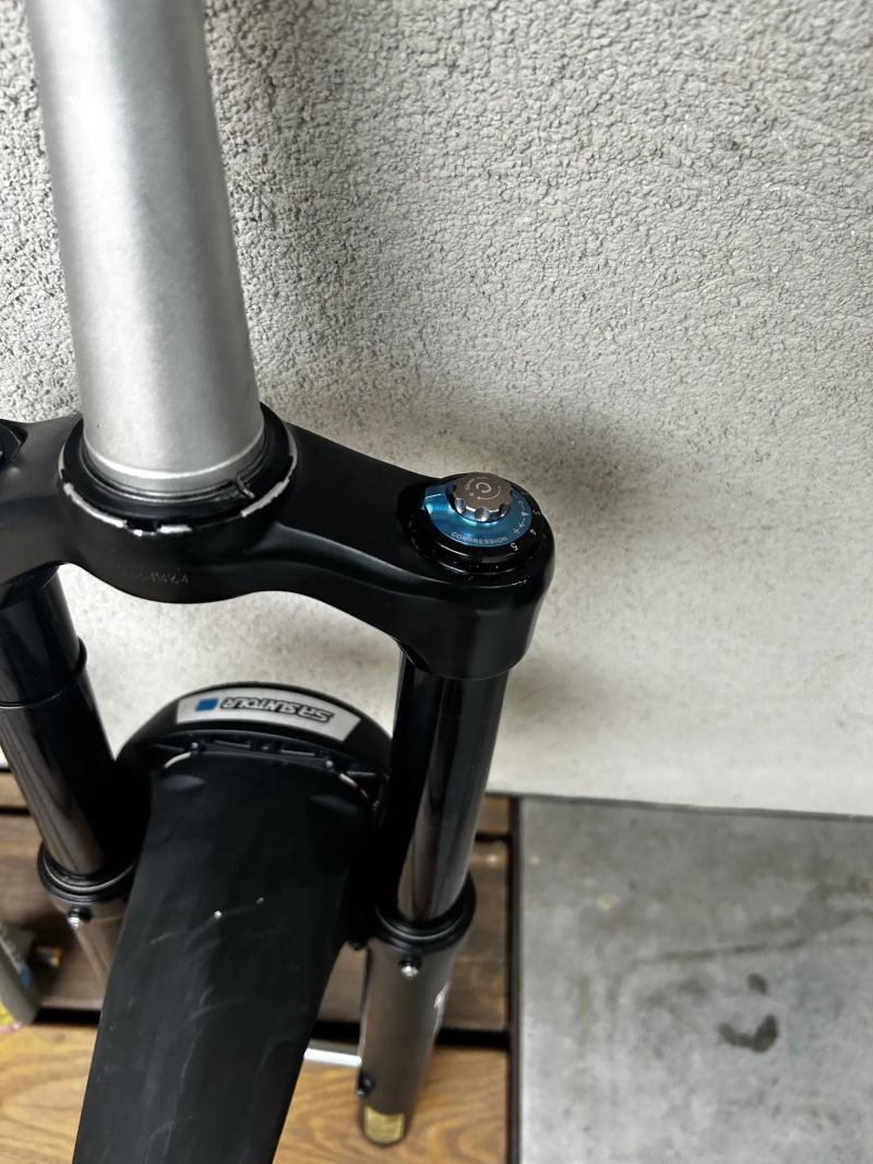 SR Suntour durolux 36 + spodní nohy