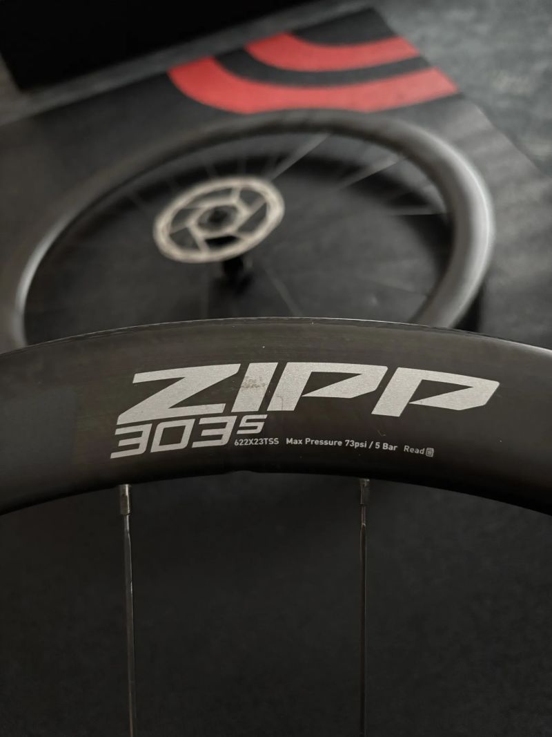 Zipp 303s silniční/gravelová zapletená kola