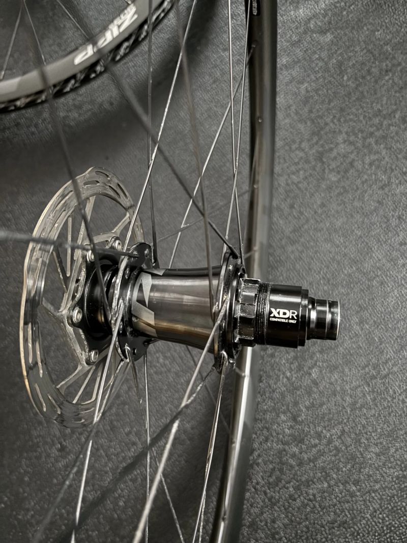 Zipp 303s silniční/gravelová zapletená kola