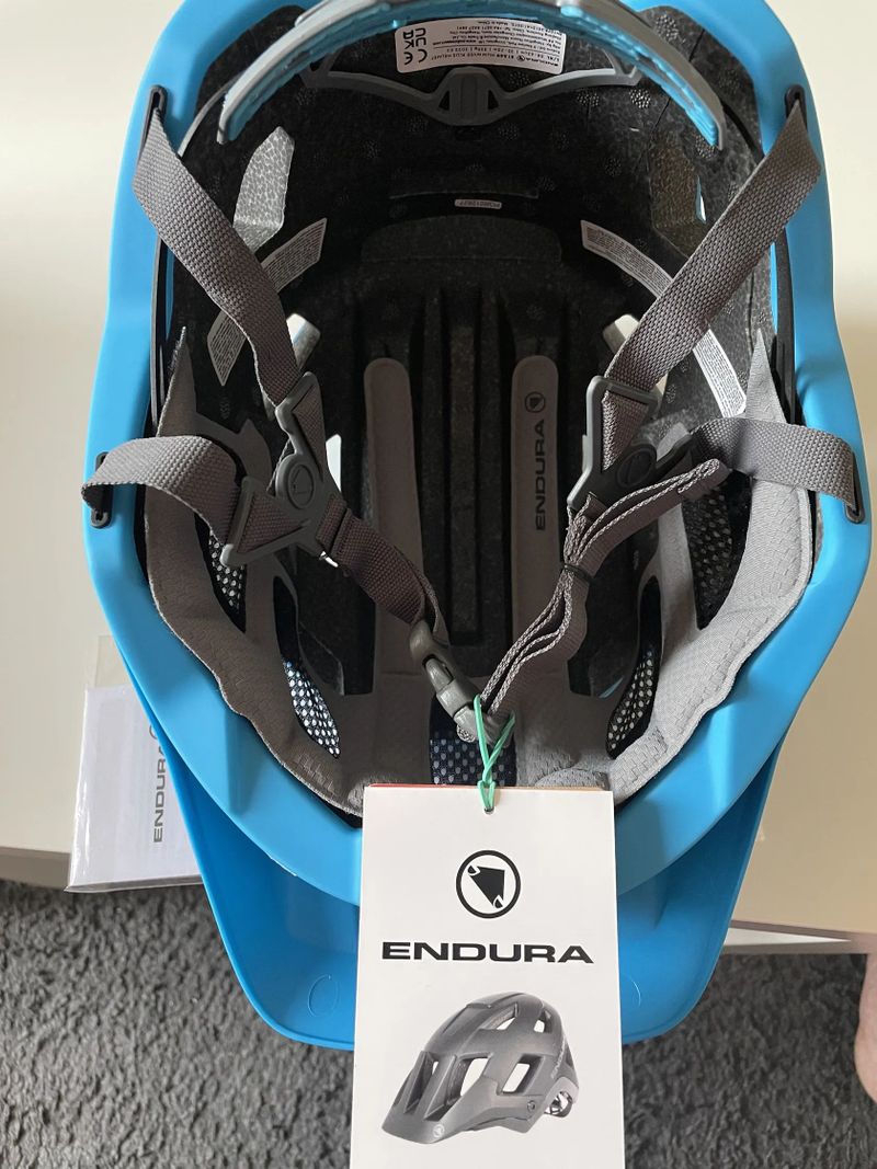 Helma Endura Hummvee+. Velikost (L-XL a M-L)