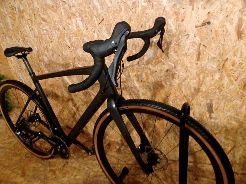Gravel SPECIALIZED DIVERGE SPORT CARBON 2025 CARB/BLUONYX, velikost rámu L