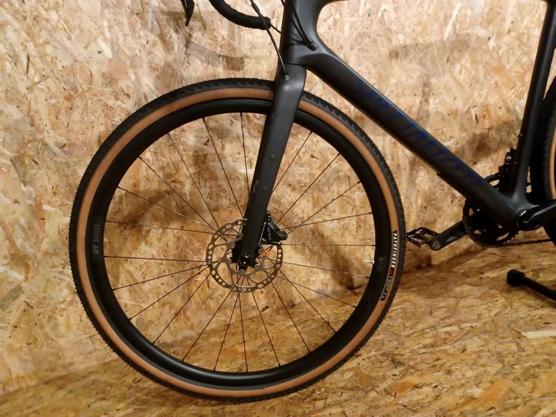 Gravel SPECIALIZED DIVERGE SPORT CARBON 2025 CARB/BLUONYX, velikost rámu L
