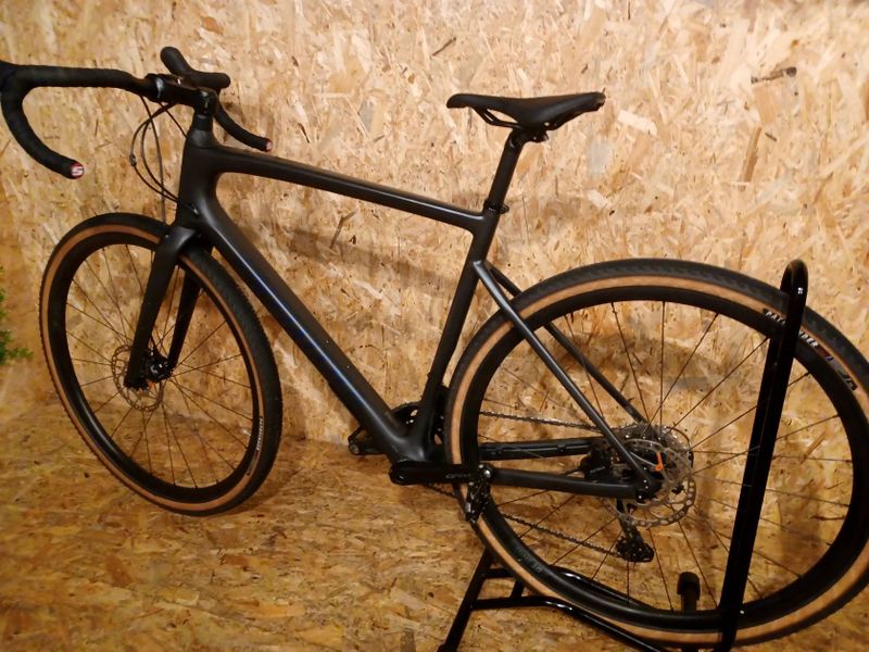 Gravel SPECIALIZED DIVERGE SPORT CARBON 2025 CARB/BLUONYX, velikost rámu L