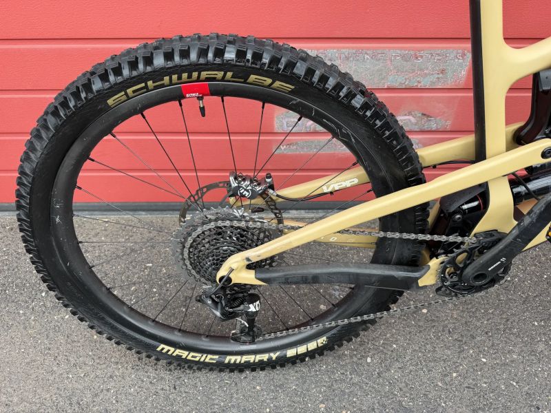Celoodpruzene enduro karbon