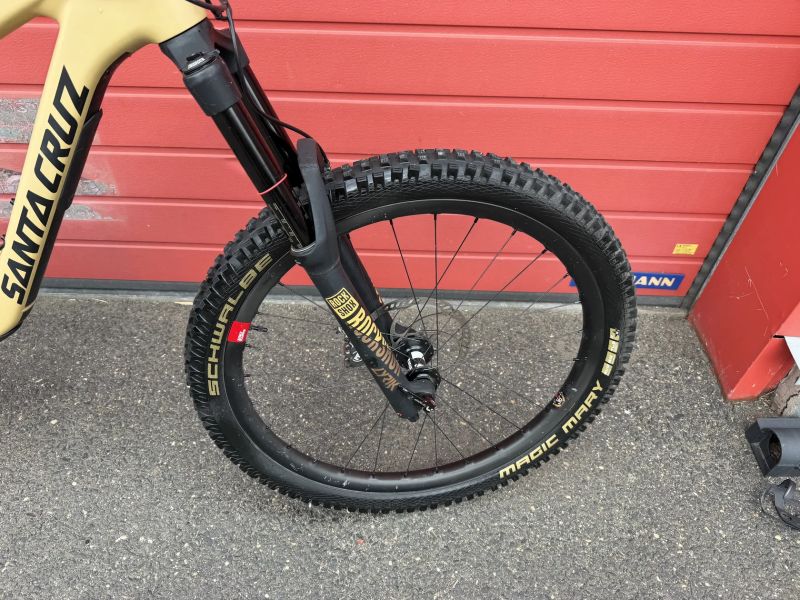 Celoodpruzene enduro karbon