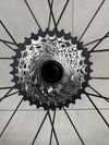 DT Swiss P1800 Spline, včetně kazety a náhradních plášťů 